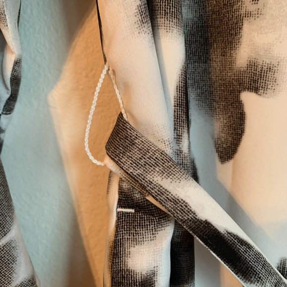 Banana Republic Black & White Digital Print, Flare Sleeve Dress - Picture 6 of 7